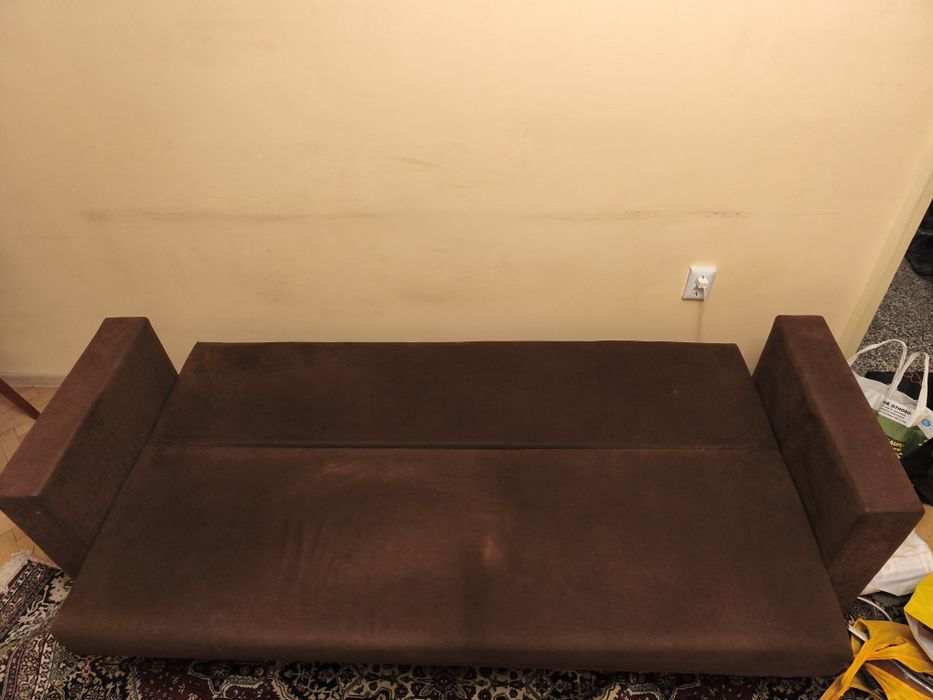 Продава разтегателен диван