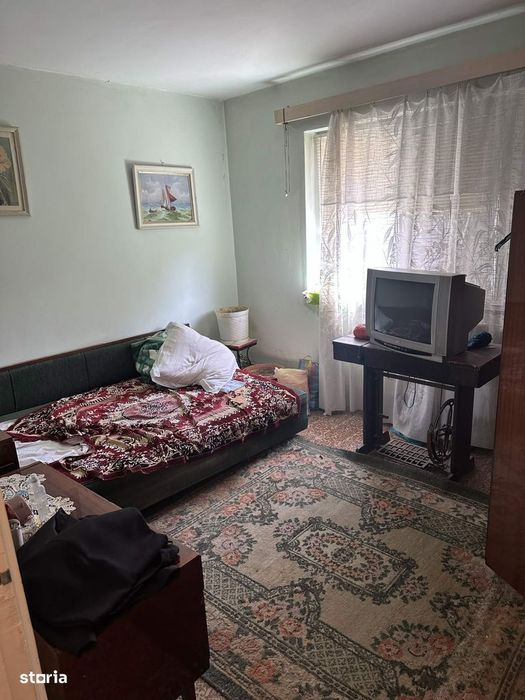 Vand apartament cu 4 camere in zona Calea Bucuresti.