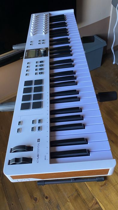 ARTURIA KeyLab essential 61 midi keyboard