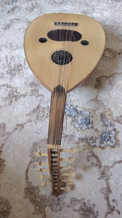 Musiqa asboblari sotiladi
