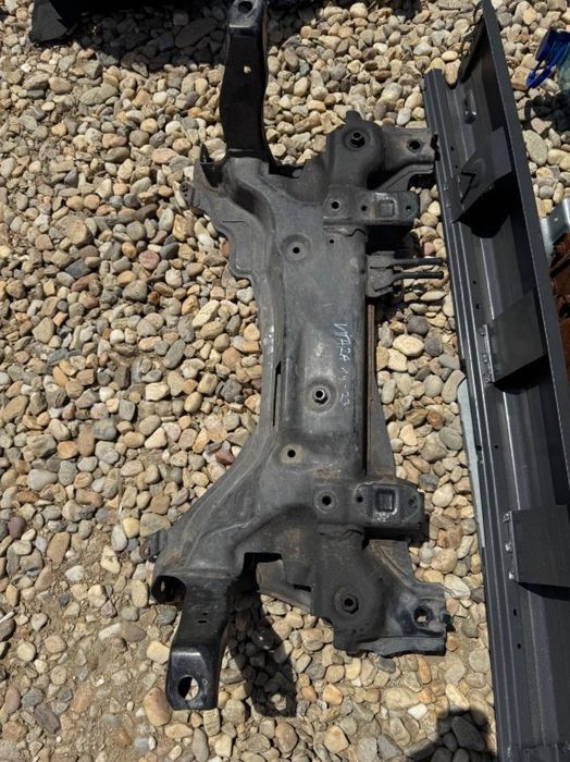 Punte fata / jug motor Suzuki Vitara 2018/2019/2020/2021/2022/2023