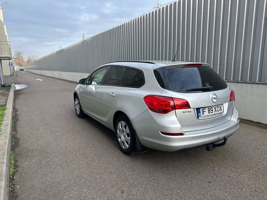 Vand opel astra j an 2012 motor 1.6 benzina +GPL