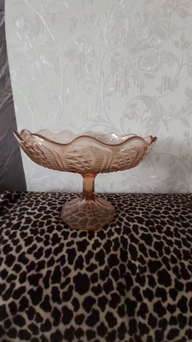 Вазы на ножке под фрукты