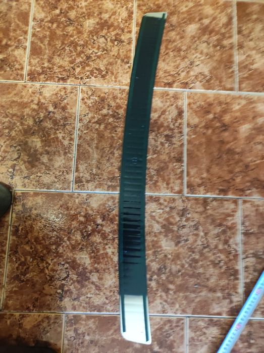 Защитна лайсна за багажник.