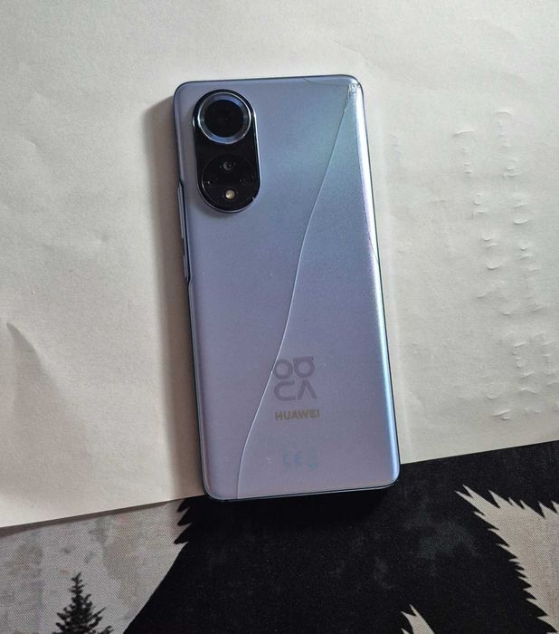 Huawei nova 9 леко пукнат