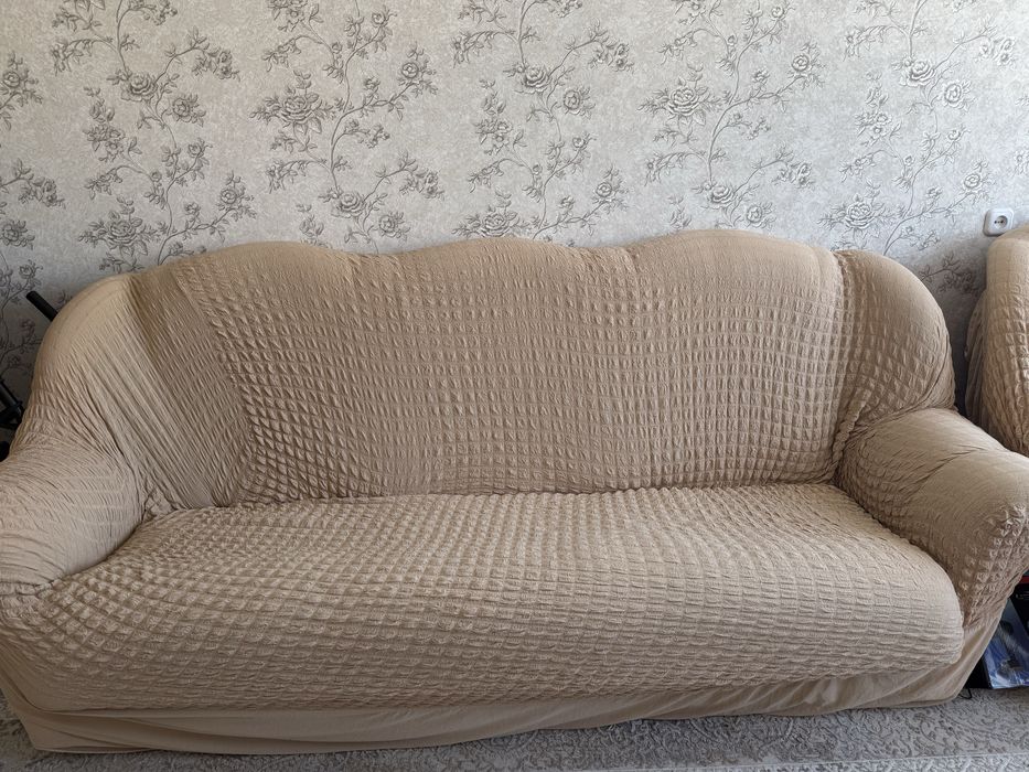 Продам диван и два кресла