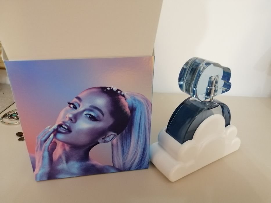 Vând parfum Ariana Grande 100 ml