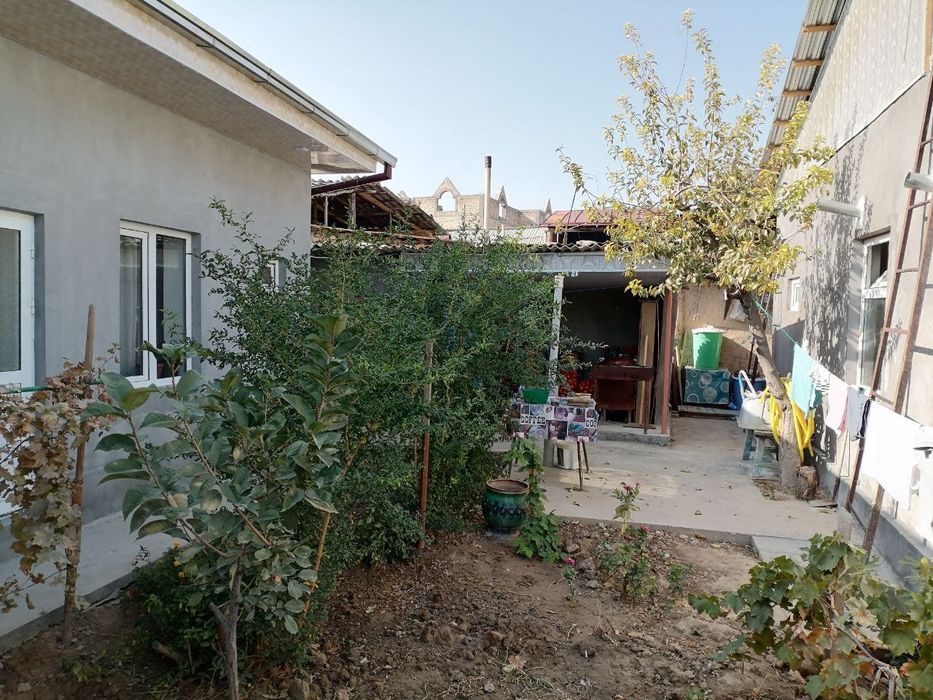 Chirchiq Azotchikda 12 xonali hovli sotiladi