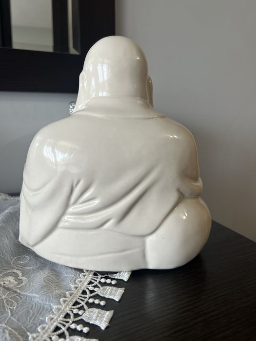 Порцеланова статуетка на Буда