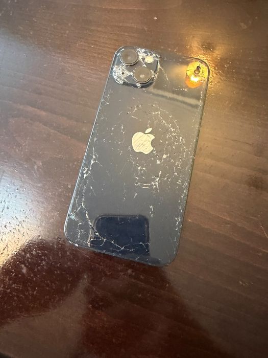 Iphone 13,înca în garanție,sănătate baterie 100%