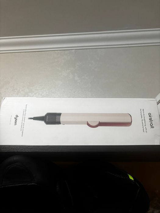 Продам дайсоны есть утюжок , фен ,