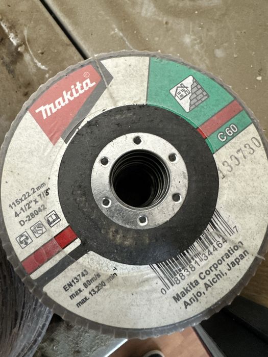 Лепестковый шлифовальный диск