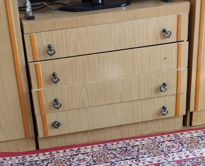 Продам камод и тумбочки