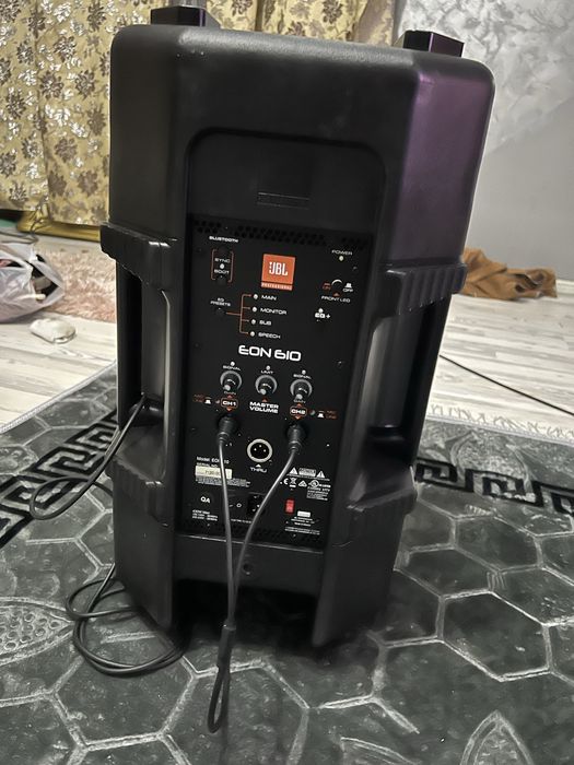 Vand boxa JBL Activa