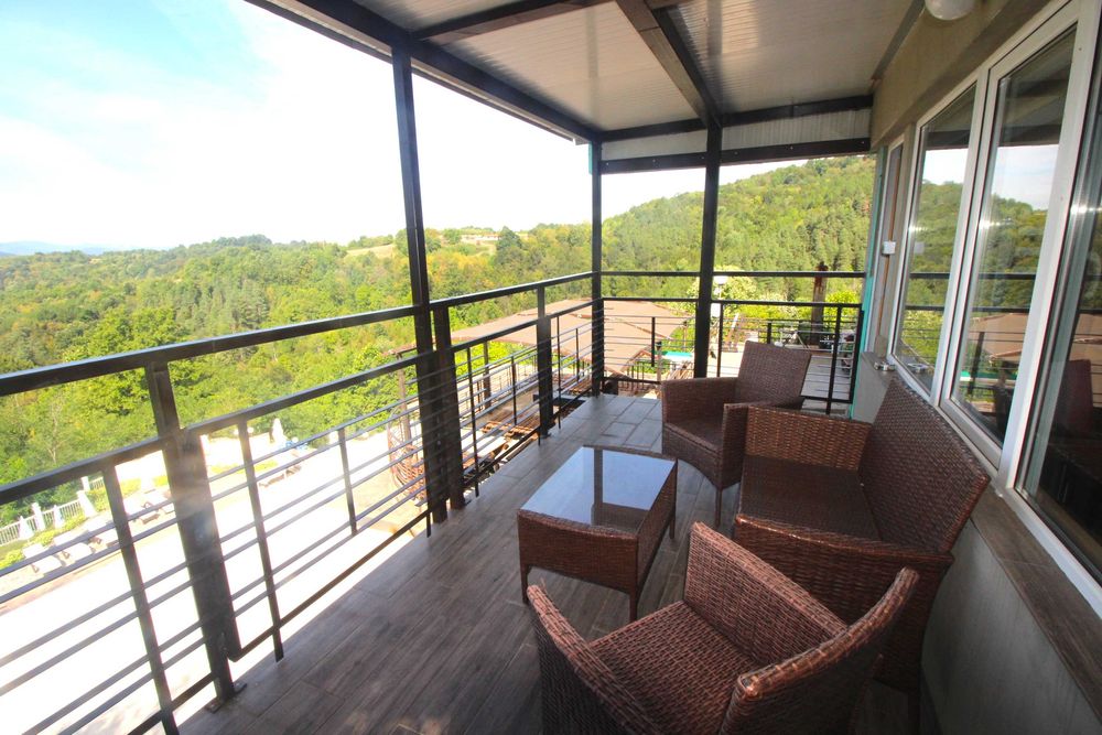 Хотел с басейн в с. Балани, общ. Габрово