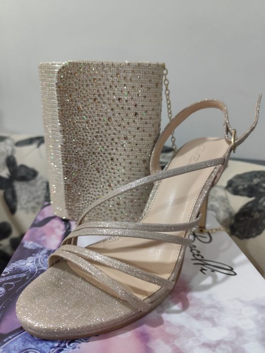 Чанта и сандали на ток