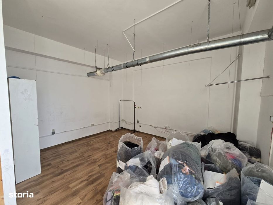 Inchiriere Spatiu Comercial Vitrat, 140 mp Dacia - Statia Bicaz