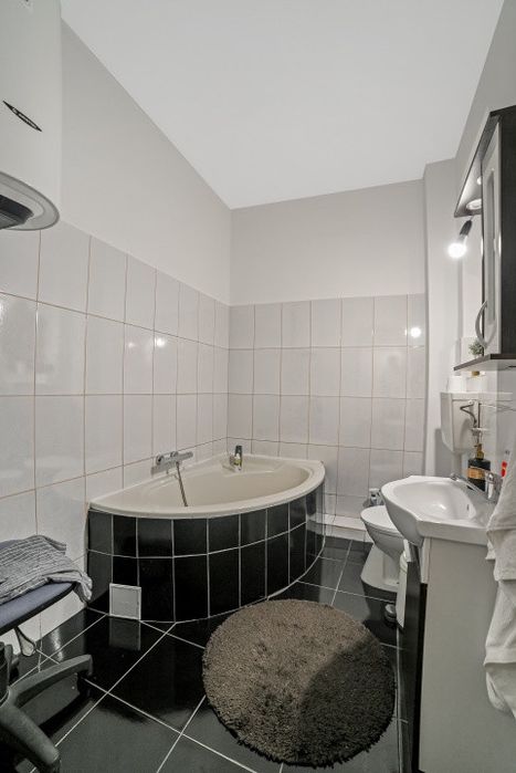 Apartament in vila interbelica 5 camere parter