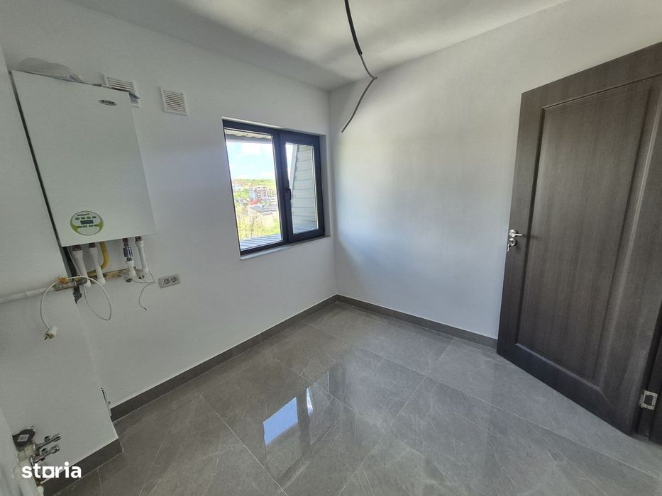 2 Camere | 51 Mp | Rediu – Înainte De Lacul Rediu | Parcare Intabulată — fotografia 1