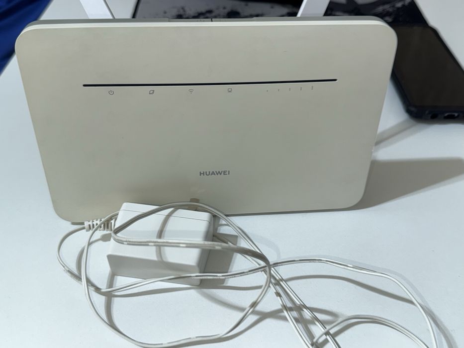 Wi-Fi роутер Huawei.