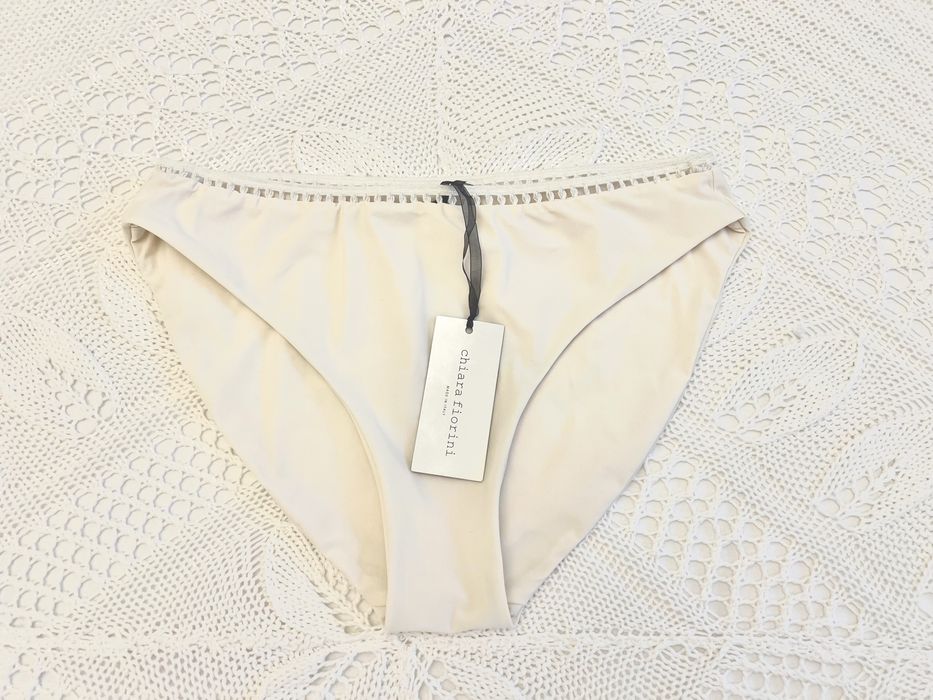 Сутиени, бански, безшевно бельо