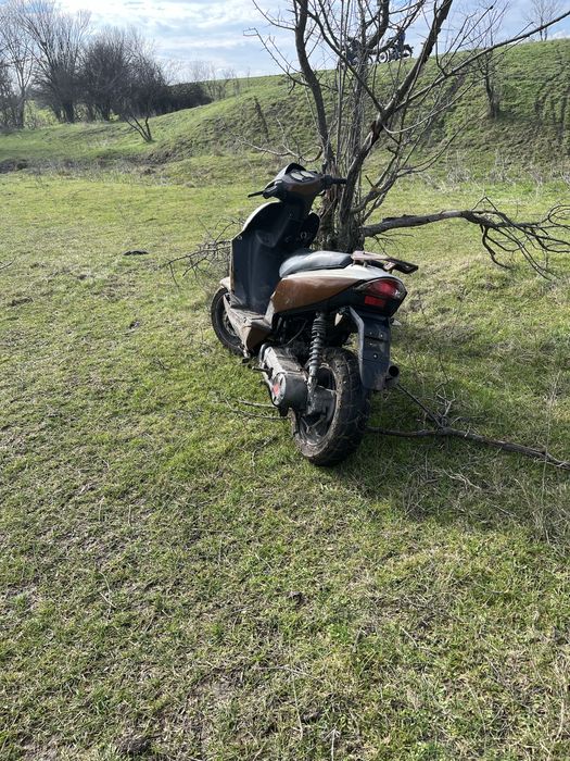 Продавам 2 скутера без документи