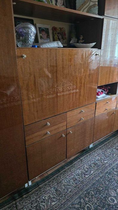 ОТДАМ  БЕСПЛАТНО  Сервант . шкаф