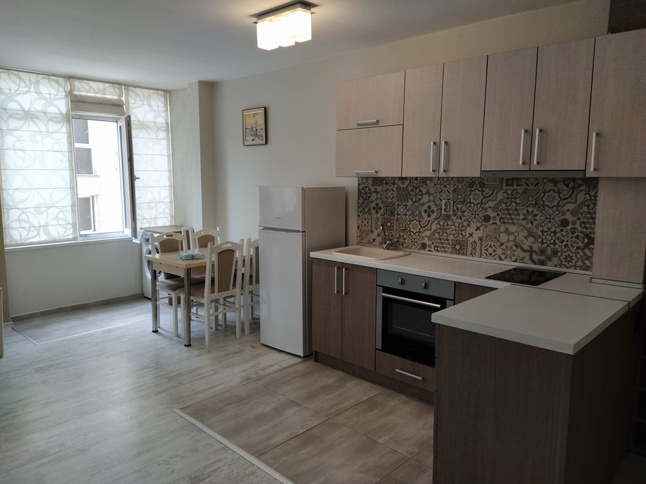 Тристаен Суперцентър