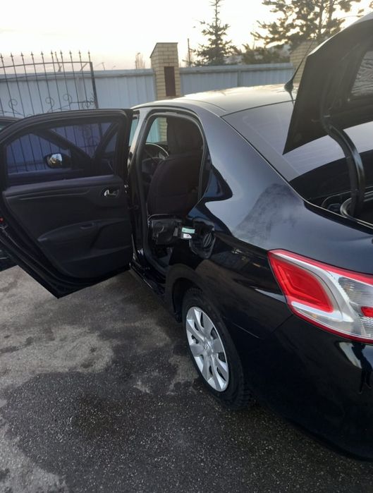 Продам машину Peugeot 301