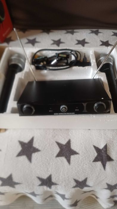 Продавам колонка PFILIPS +микрофони