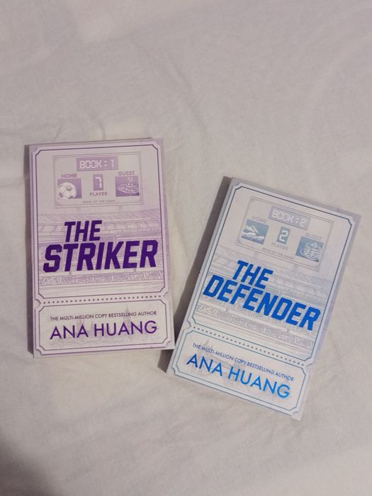 'The Striker' и 'The Defender' на Ана Хуанг