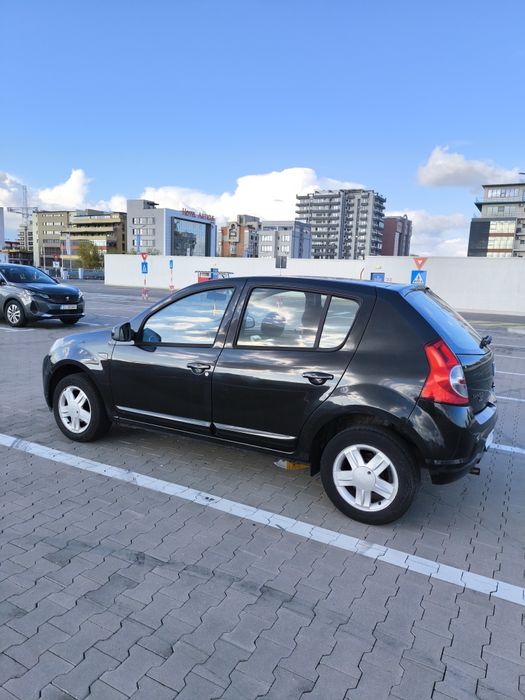 Vând Dacia Sandero Laureate 1.2 16V Black Line by Renault 2011 benzina