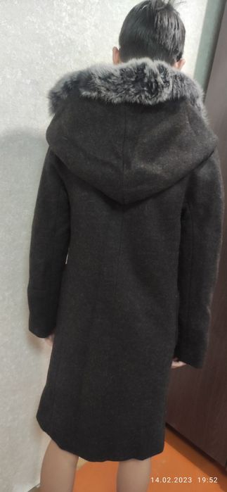 Продам новое шерстяное пальто.