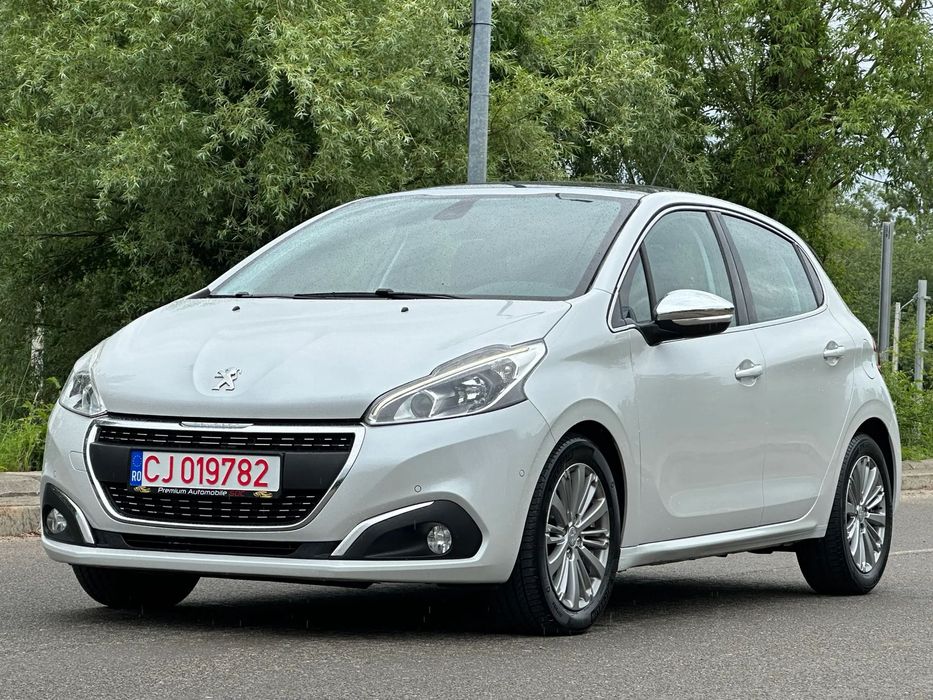 Peugeot 208 208 ALLURE edition - 2016 - EURO 6 - panoramic - navi - jante -pilot