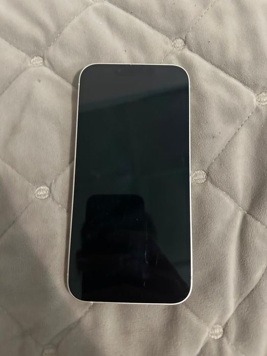 Iphone 13 белый.