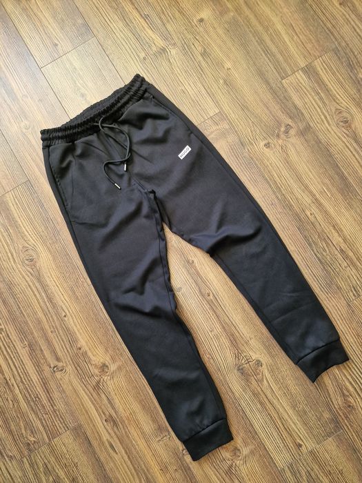 Страхотен Мъжки спортен екип сет размер L XL
Най-висок клас матери