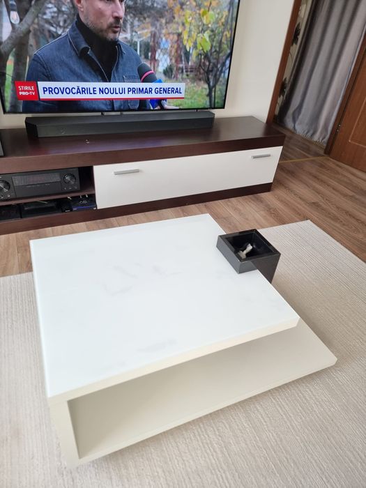 Masa din pal alb cu sticla