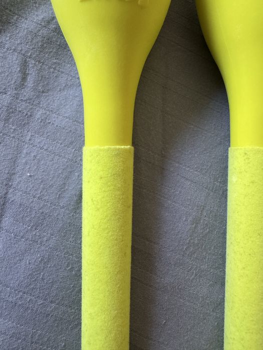 Оригинални бухалки за художествена гимнастика / жълти и плюшени