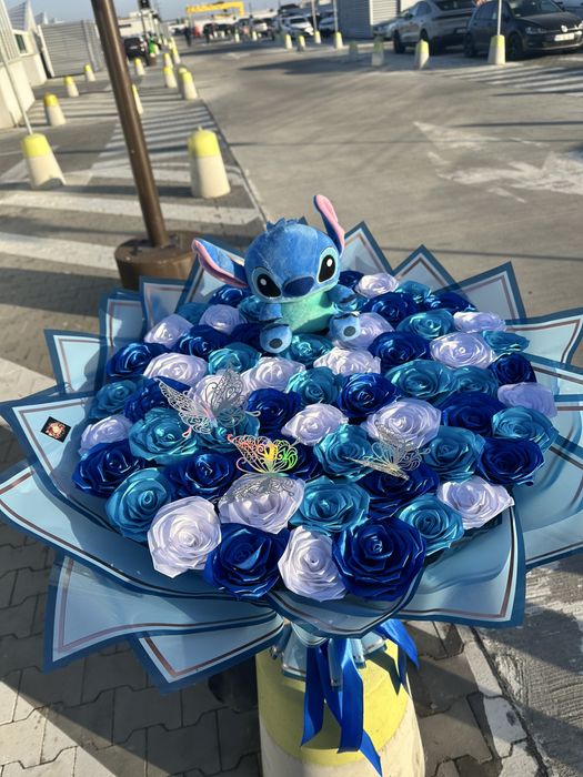 Buchet elegant realizat handmade din 61 de tramdafiri din satin