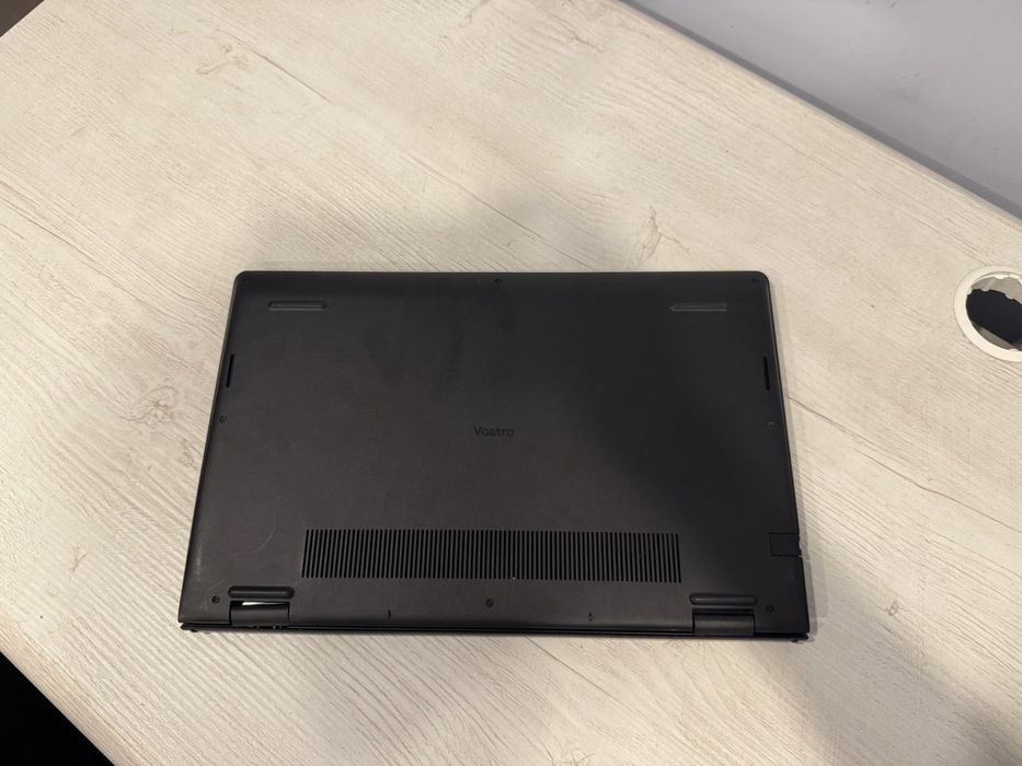 Laptop Dell Vestro 3520