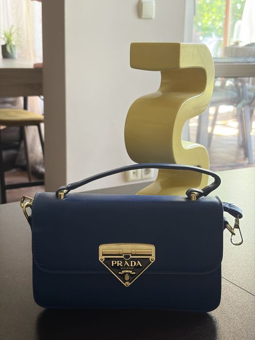 Синя чанта Prada