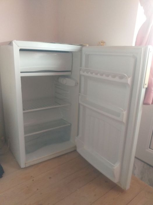 Холодильник сотилади