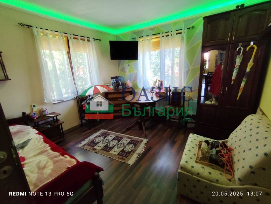 Голяма двуетажна къща в центъра на с. Порой, 200 кв. м, парцел 1000 кв. м,
