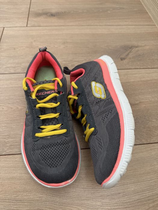 Много добри маратонки Skechers