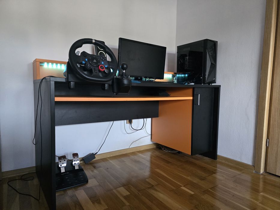URGENT | Birou Gaming Kring - Iluminare LED - 160x94x69 cm