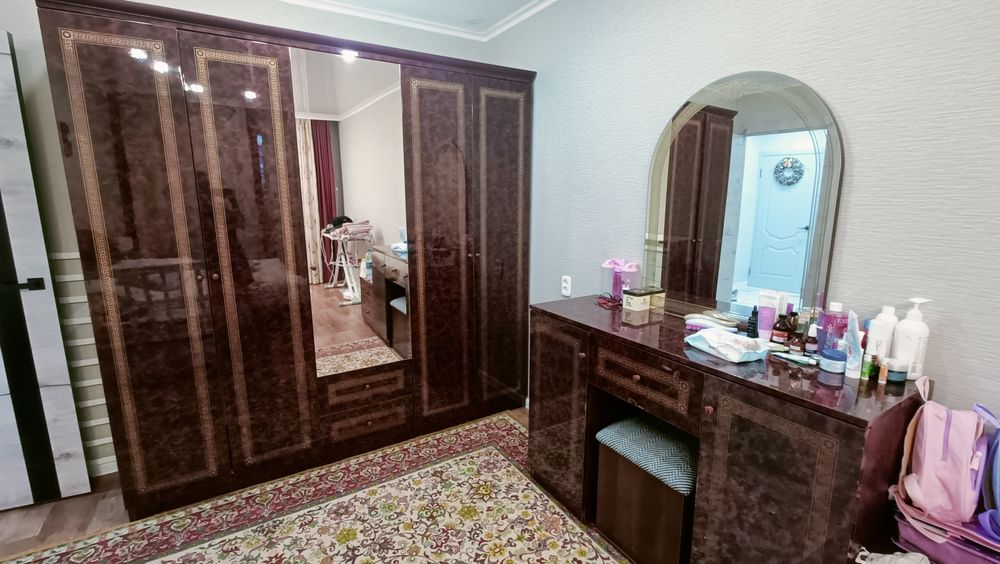 Продам спальный гарнитур