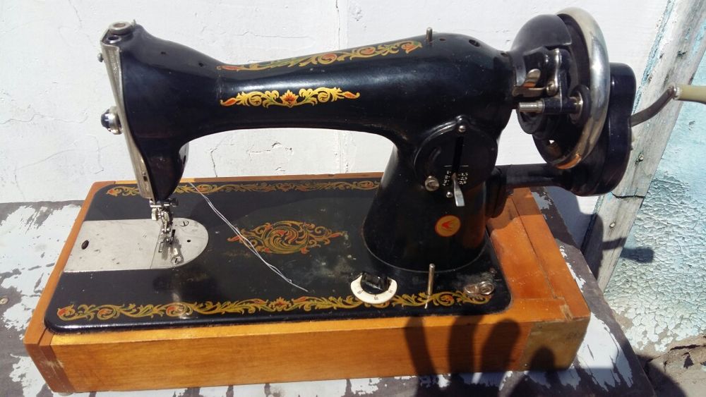 Продам швейную машину