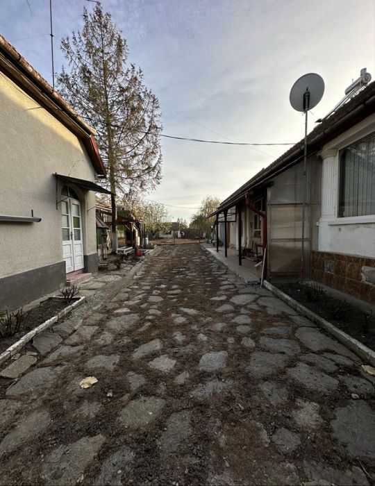 Casa de vânzare ,2 corpuri