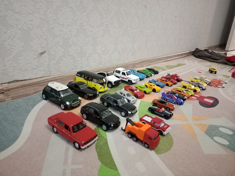 Продам машинки игрушки