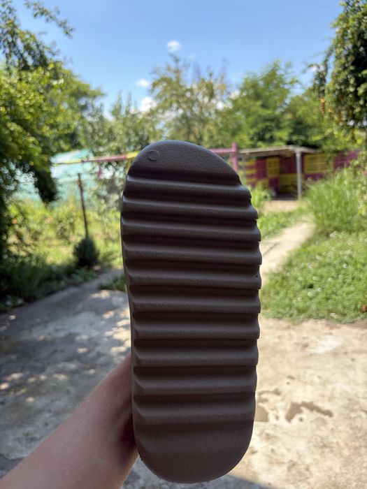 Yeezy Slides Earth Brown